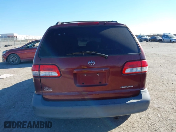 2002 Toyota Sienna CE with VIN 4T3ZF19C52U463405, listed as a IAAI auction lot 41658109 with 138,726 mi miles. Bid and sale history available at carsss.com. Image 16.