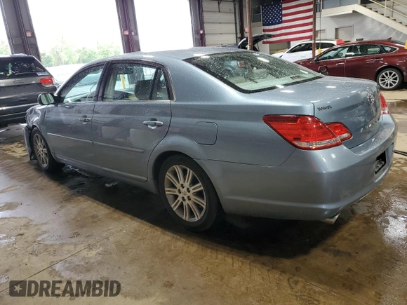 2007 Toyota Avalon XL z VIN 4T1BK36B77U218125, wystawiony jako Copart lot #56042525 z przebiegiem 197 123 mil mil oraz Szkoda całkowita • Salvage title. Historia ofert i sprzedaży dostępna na DreamBid. Obrazek 2.