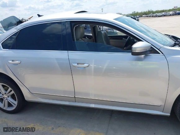 2015 Volkswagen Passat 2.0L TDI SEL Premium with VIN 1VWCV7A33FC041596, listed as a IAAI auction lot 40328327 with 161,489 mi miles. Bid and sale history available at carsss.com. Image 14.