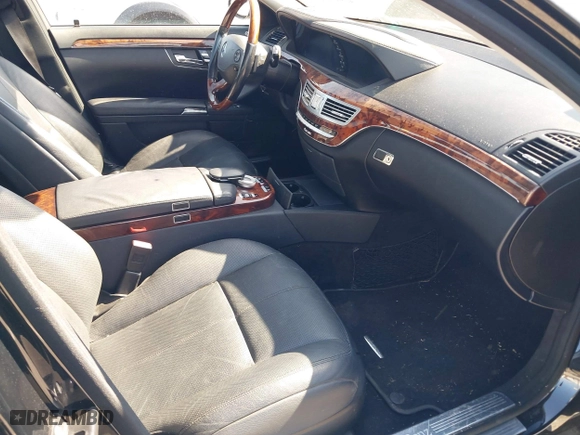 2009 Mercedes-Benz S-Class 5.5L V8 with VIN WDDNG86X19A239123, listed as a IAAI auction lot 41981456 with 120,975 mi miles. Bid and sale history available at carsss.com. Image 5.