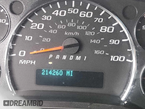 2013 Chevrolet Express Cargo z VIN 1GCWGFCA4D1137326, wystawiony jako IAAI lot #42250069 z przebiegiem 214 260 mil mil oraz . Historia ofert i sprzedaży dostępna na DreamBid. Obrazek 1.