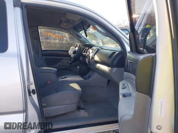 2006 Toyota Tacoma with VIN 5TEUU42N76Z213509, listed as a IAAI auction lot 41520977 with 186,804 mi miles. Bid and sale history available at carsss.com. Image 5.
