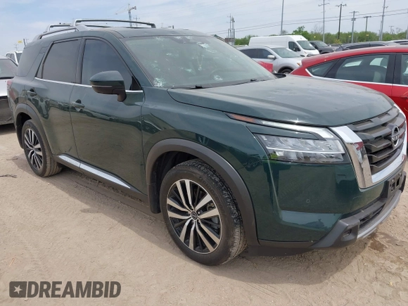 2023 Nissan Pathfinder Platinum z VIN 5N1DR3DH7PC275524, wystawiony jako IAAI lot #42061025 z przebiegiem 22 670 mil mil oraz . Historia ofert i sprzedaży dostępna na DreamBid. Obrazek 1.