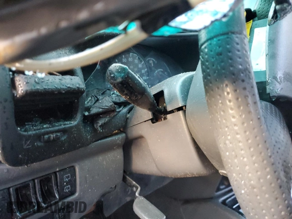 2003 Chevrolet Tracker ZR2 z VIN 2CNBJ734736913357, wystawiony jako Copart lot #86546884 z przebiegiem Nie podano mil oraz Nie do naprawy • Non repairable. Historia ofert i sprzedaży dostępna na DreamBid. Obrazek 9.