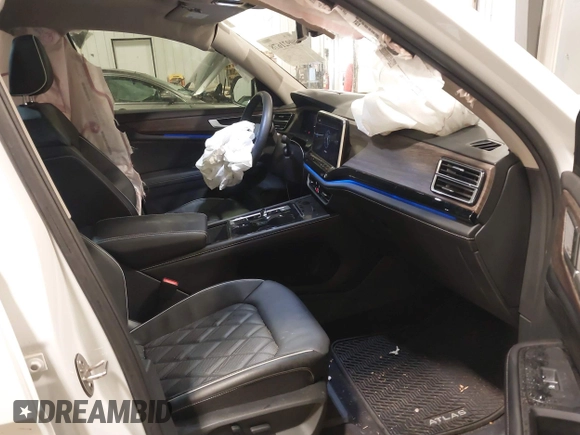 2024 Volkswagen Atlas SEL Premium R-Line z VIN 1V2FR2CA0RC507586, wystawiony jako IAAI lot #40921678 z przebiegiem 26 996 mil mil oraz . Historia ofert i sprzedaży dostępna na DreamBid. Obrazek 5.