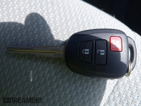2016 Toyota Prius One z VIN JTDKDTB37G1134269, wystawiony jako IAAI lot #42040779 z przebiegiem 38 443 mil mil oraz . Historia ofert i sprzedaży dostępna na DreamBid. Obrazek 11.