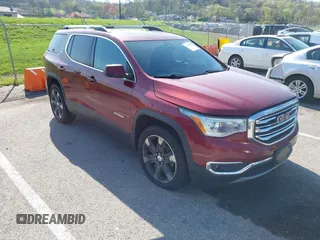 2017 GMC Acadia SLT z VIN 1GKKNNLS2HZ133701, wystawiony jako IAAI lot #41959909 z przebiegiem 209 298 mil mil oraz . Historia ofert i sprzedaży dostępna na DreamBid. Obrazek 1.
