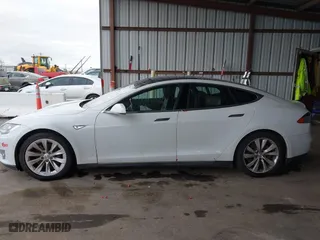 2015 Tesla Model S 85 kWh Battery with VIN 5YJSA1H11FFP75796, listed as a IAAI auction lot 41799524 with 1 mi miles. Bid and sale history available at carsss.com. Image 15.