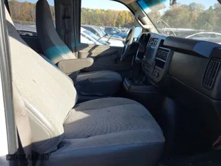 2017 Chevrolet Express Passenger LT with VIN 1GAZGPFG2H1227477, listed as a IAAI auction lot 40849214 with 207,488 mi miles. Bid and sale history available at carsss.com. Image 5.
