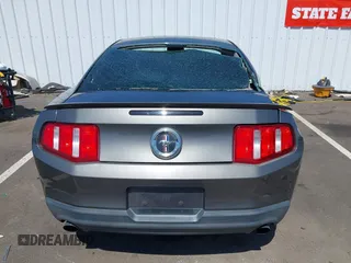 2011 Ford Mustang V6 z VIN 1ZVBP8AMXB5105751, wystawiony jako IAAI lot #42104899 z przebiegiem 70 178 mil mil oraz . Historia ofert i sprzedaży dostępna na DreamBid. Obrazek 16.