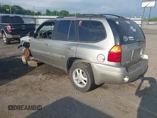 2002 GMC Envoy SLE z VIN 1GKDS13S122357410, wystawiony jako IAAI lot #42355556 z przebiegiem Nie podano mil oraz . Historia ofert i sprzedaży dostępna na DreamBid. Obrazek 3.