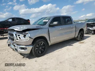 2019 Ram 1500 Big Horn z VIN 1C6RREFT3KN898702, wystawiony jako Copart lot #56963635 z przebiegiem 62 423 mil mil oraz Szkoda całkowita • Salvage title. Historia ofert i sprzedaży dostępna na DreamBid. Obrazek 1.