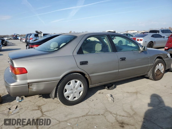 2001 Toyota Camry CE z VIN 4T1BG22K91U116124, wystawiony jako Copart lot #83041984 z przebiegiem 141 101 mil mil oraz Czysty tytuł • Clean title. Historia ofert i sprzedaży dostępna na DreamBid. Obrazek 3.