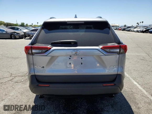 2024 Toyota RAV4 XLE Premium z VIN 2T3C1RFV8RC263882, wystawiony jako Copart lot #63328475 z przebiegiem 11 788 mil mil oraz Szkoda całkowita • Salvage title. Historia ofert i sprzedaży dostępna na DreamBid. Obrazek 6.