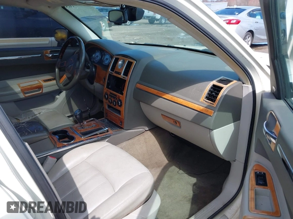 2008 Chrysler 300 C Hemi with VIN 2C3KA63H18H335807, listed as a IAAI auction lot 41986105 with 149,837 mi miles and . Bid and sale history available at carsss.com. Image 5.