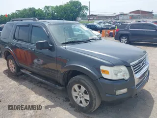 2010 Ford Explorer XLT z VIN 1FMEU6DE7AUA45736, wystawiony jako IAAI lot #42264015 z przebiegiem 239 208 mil mil oraz . Historia ofert i sprzedaży dostępna na DreamBid. Obrazek 6.