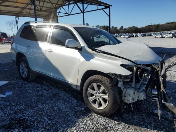2013 Toyota Highlander with VIN 5TDZK3EH3DS122842, listed as a Copart auction lot 43451885 with 180,835 mi miles and Non Repairable. Bid and sale history available at carsss.com. Image 4.