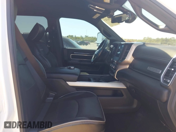 2019 Ram 2500 Laramie z VIN 3C6UR5NL2KG718789, wystawiony jako IAAI lot #42046325 z przebiegiem 54 965 mil mil oraz . Historia ofert i sprzedaży dostępna na DreamBid. Obrazek 5.
