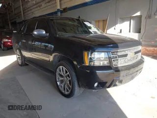 2011 Chevrolet Avalanche LTZ with VIN 3GNTKGE31BG317309, listed as a IAAI auction lot 41625790 with 280,943 mi miles. Bid and sale history available at carsss.com. Image 1.