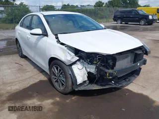 2022 Kia Forte LXS z VIN 3KPF24AD0NE456771, wystawiony jako IAAI lot #42188229 z przebiegiem 32 142 mil mil oraz . Historia ofert i sprzedaży dostępna na DreamBid. Obrazek 1.