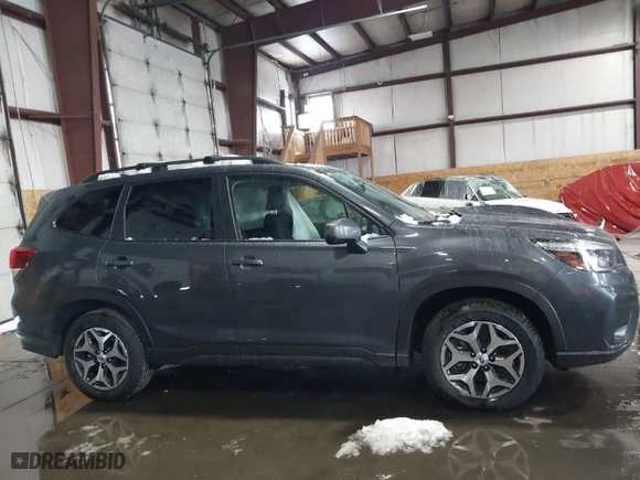 2021 Subaru Forester Premium with VIN JF2SKAJC2MH593497, listed as a IAAI auction lot 41615988 with 48,044 mi miles. Bid and sale history available at carsss.com. Image 13.