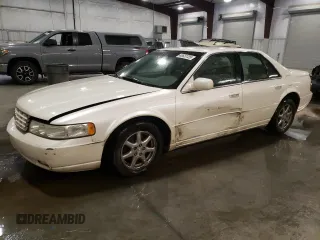2002 Cadillac Seville Luxury SLS z VIN 1G6KS54Y42U249237, wystawiony jako Copart lot #42627725 z przebiegiem 131 897 mil mil oraz Szkody całkowita. Historia ofert i sprzedaży dostępna na DreamBid. Obrazek 1.