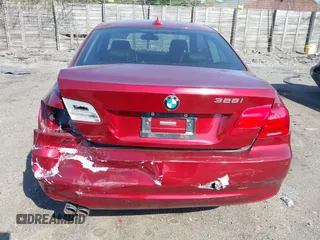 2011 BMW 3 Series 328i xDrive z VIN WBAKF3C57BE445659, wystawiony jako IAAI lot #42160531 z przebiegiem 100 686 mil mil oraz . Historia ofert i sprzedaży dostępna na DreamBid. Obrazek 6.