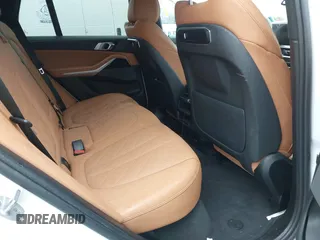 2024 BMW X5 xDrive40i z VIN 5UX23EU04R9V15176, wystawiony jako IAAI lot #41788597 z przebiegiem Nie podano mil oraz . Historia ofert i sprzedaży dostępna na DreamBid. Obrazek 8.