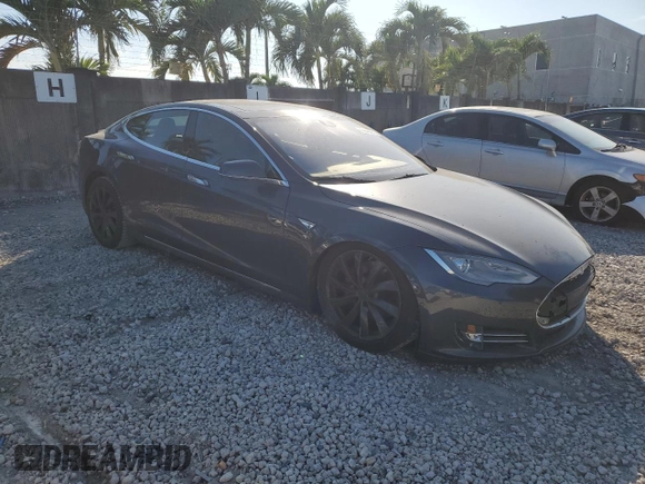 2014 Tesla Model S P85D with VIN 5YJSA1H28EFP66441, listed as a Copart auction lot 43846415 with 93,376 mi miles and Clean Title. Bid and sale history available at DreamBid. Image 4.