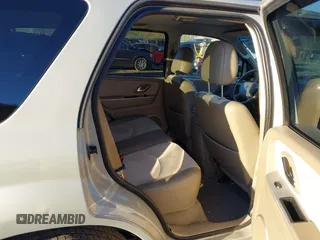 2006 Mercury Mariner Luxury с VIN 4M2YU571X6DJ08480, выставлен на аукционе IAAI как лот 41094486 с пробегом 138 138 миль миль и . История ставок и продаж доступна на DreamBid. Изображение 8.