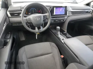 2025 Toyota Camry LE z VIN 4T1DAACK8SU007349, wystawiony jako Copart lot #48939945 z przebiegiem 25 107 mil mil oraz Szkoda całkowita • Salvage title. Historia ofert i sprzedaży dostępna na DreamBid. Obrazek 8.