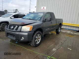 2008 Nissan Titan XE z VIN 1N6BA06C68N306381, wystawiony jako Copart lot #44445615 z przebiegiem 163 225 mil mil oraz Szkody całkowita. Historia ofert i sprzedaży dostępna na DreamBid. Obrazek 1.
