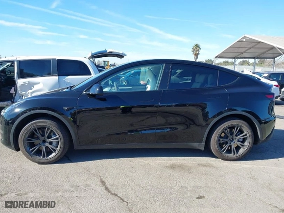 2024 Tesla Model Y with VIN 7SAYGDED6RF152657, listed as a IAAI auction lot 41265862 with NaN miles. Bid and sale history available at carsss.com. Image 14.