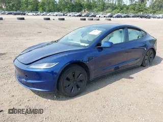 2025 Tesla Model 3 Long Range z VIN 5YJ3E1EB6SF874419, wystawiony jako IAAI lot #42422443 z przebiegiem 11 681 mil mil oraz . Historia ofert i sprzedaży dostępna na DreamBid. Obrazek 16.