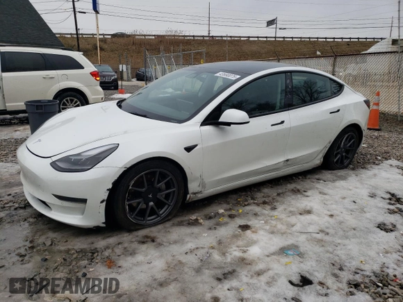 2022 Tesla Model 3 z VIN 5YJ3E1EAXNF118748, wystawiony jako Copart lot #43690075 z przebiegiem 52 494 mil mil oraz Szkoda całkowita • Salvage title. Historia ofert i sprzedaży dostępna na DreamBid. Obrazek 1.