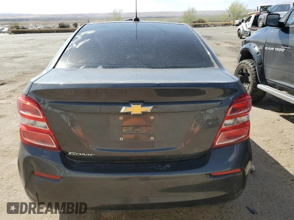 2019 Chevrolet Sonic LS z VIN 1G1JB5SB3K4136220, wystawiony jako Copart lot #50781265 z przebiegiem 45 308 mil mil oraz Nie do naprawy • Non repairable. Historia ofert i sprzedaży dostępna na DreamBid. Obrazek 6.