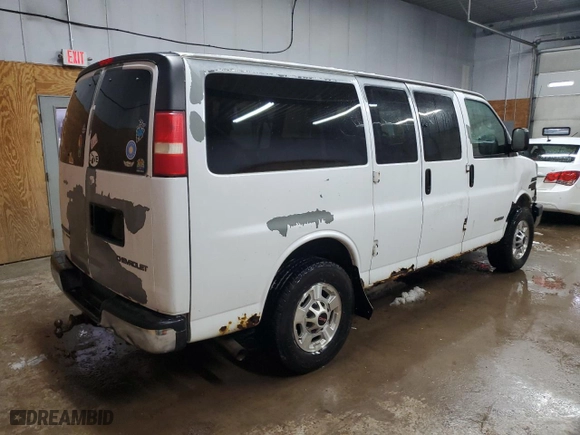 2006 Chevrolet Express Passenger with VIN 1GAHG35U061177638, listed as a Copart auction lot 83433844 with 115,434 mi miles and Clean Title. Bid and sale history available at carsss.com. Image 3.
