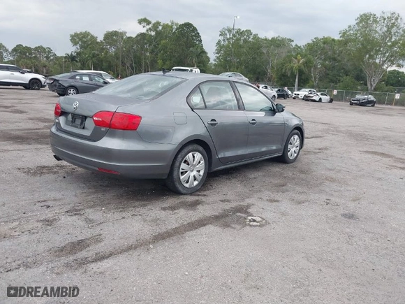2014 Volkswagen Jetta Sedan SE with VIN 3VWD17AJ4EM428668, listed as a IAAI auction lot 41990578 with 132,672 mi miles. Bid and sale history available at carsss.com. Image 4.