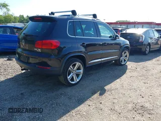 2014 Volkswagen Tiguan S z VIN WVGBV3AX5EW560393, wystawiony jako IAAI lot #42105203 z przebiegiem 102 001 mil mil oraz . Historia ofert i sprzedaży dostępna na DreamBid. Obrazek 4.