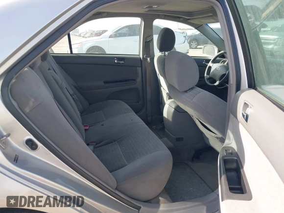2005 Toyota Camry STD z VIN 4T1BE32K75U996144, wystawiony jako IAAI lot #42284780 z przebiegiem 157 050 mil mil oraz . Historia ofert i sprzedaży dostępna na DreamBid. Obrazek 8.