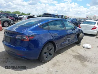 2021 Tesla Model 3 Standard Range Plus z VIN 5YJ3E1EAXMF098855, wystawiony jako IAAI lot #42226127 z przebiegiem 34 351 mil mil oraz . Historia ofert i sprzedaży dostępna na DreamBid. Obrazek 4.