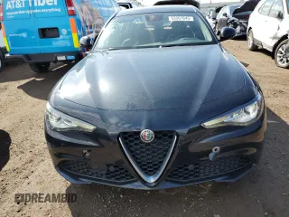 2018 Alfa Romeo Giulia Ti Lusso z VIN ZARFAEEN3J7570422, wystawiony jako Copart lot #53567845 z przebiegiem 27 932 mil mil oraz Szkoda całkowita • Salvage title. Historia ofert i sprzedaży dostępna na DreamBid. Obrazek 5.