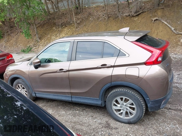 2018 Mitsubishi Eclipse Cross ES z VIN JA4AT3AA9JZ039973, wystawiony jako IAAI lot #42350915 z przebiegiem 136 369 mil mil oraz . Historia ofert i sprzedaży dostępna na DreamBid. Obrazek 14.