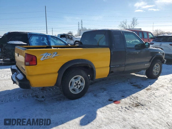 2002 Chevrolet S-10 LS with VIN 1GCDT19WX28158890, listed as a Copart auction lot 45664955 with 133,634 mi miles and Clean Title. Bid and sale history available at carsss.com. Image 3.