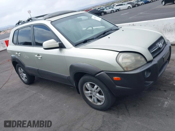 2006 Hyundai Tucson GLS with VIN KM8JN12DX6U375368, listed as a IAAI auction lot 42068764 with 136,352 mi miles. Bid and sale history available at carsss.com. Image 1.