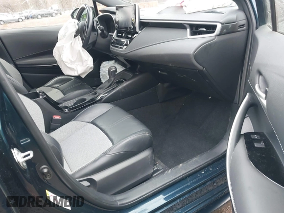 2019 Toyota Corolla Hatchback SE with VIN JTNK4RBEXK3060018, listed as a IAAI auction lot 41500627 with 96,997 mi miles. Bid and sale history available at carsss.com. Image 5.