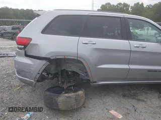 2018 Jeep Grand Cherokee Laredo E z VIN 1C4RJEAG5JC404022, wystawiony jako IAAI lot #42586412 z przebiegiem 95 798 mil mil oraz . Historia ofert i sprzedaży dostępna na DreamBid. Obrazek 6.