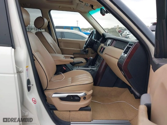 2005 Land Rover Range Rover HSE with VIN SALME11425A188699, listed as a IAAI auction lot 41192698 with 161,020 mi miles. Bid and sale history available at carsss.com. Image 5.