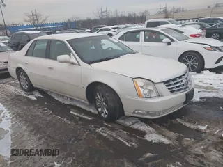 2008 Cadillac DTS 1SA z VIN 1G6KD57Y48U110756, wystawiony jako IAAI lot #41553056 z przebiegiem 67 930 mil mil oraz . Historia ofert i sprzedaży dostępna na DreamBid. Obrazek 1.