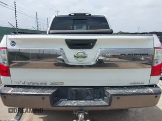2017 Nissan Titan SV z VIN 1N6AA1F40HN515190, wystawiony jako IAAI lot #42044459 z przebiegiem 122 392 mil mil oraz . Historia ofert i sprzedaży dostępna na DreamBid. Obrazek 16.